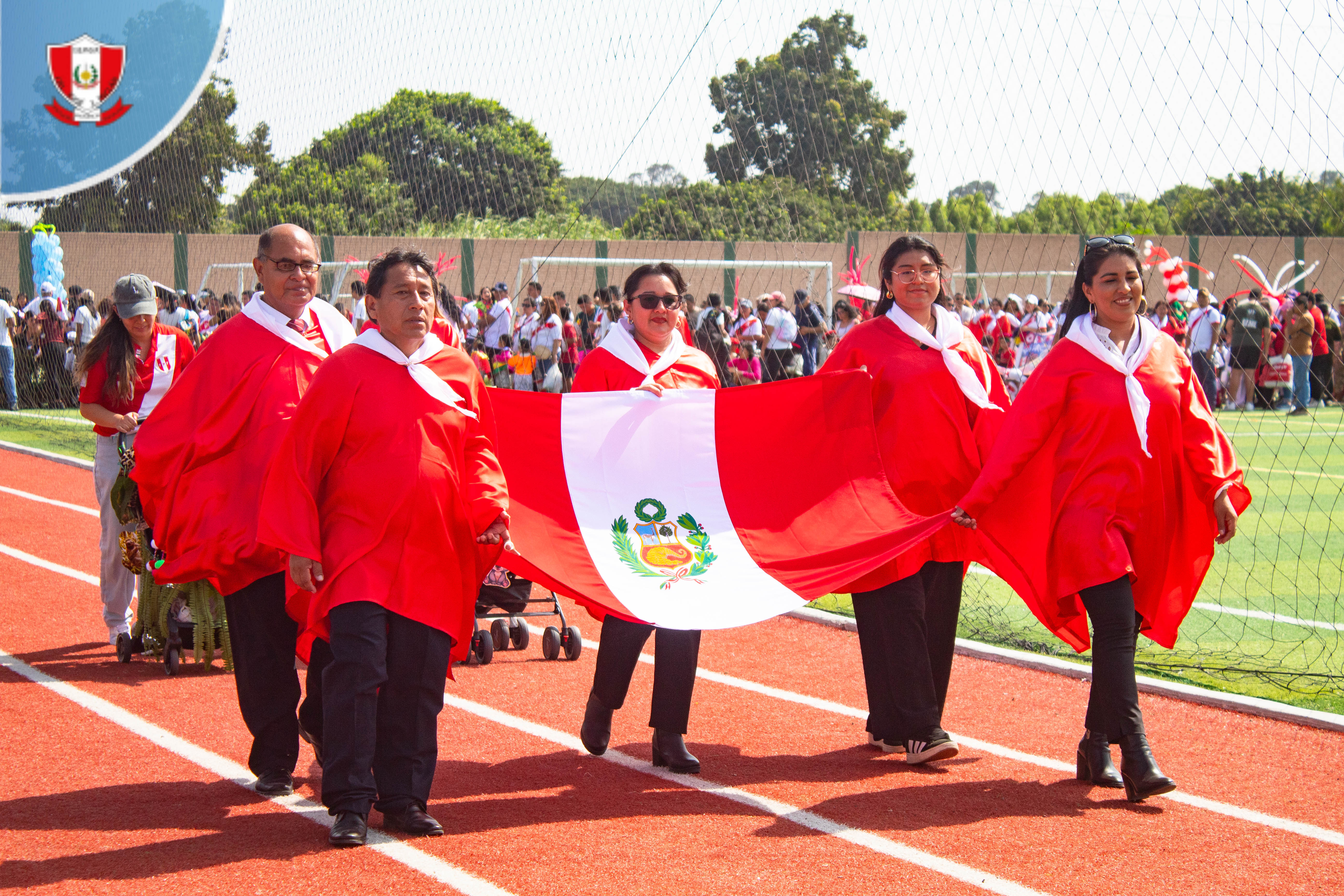 NUESTRA INSTITUCIÓN CELEBRÓ LAS FIESTAS PATRIAS CON UN DESFILE CÍVICO ESCOLAR