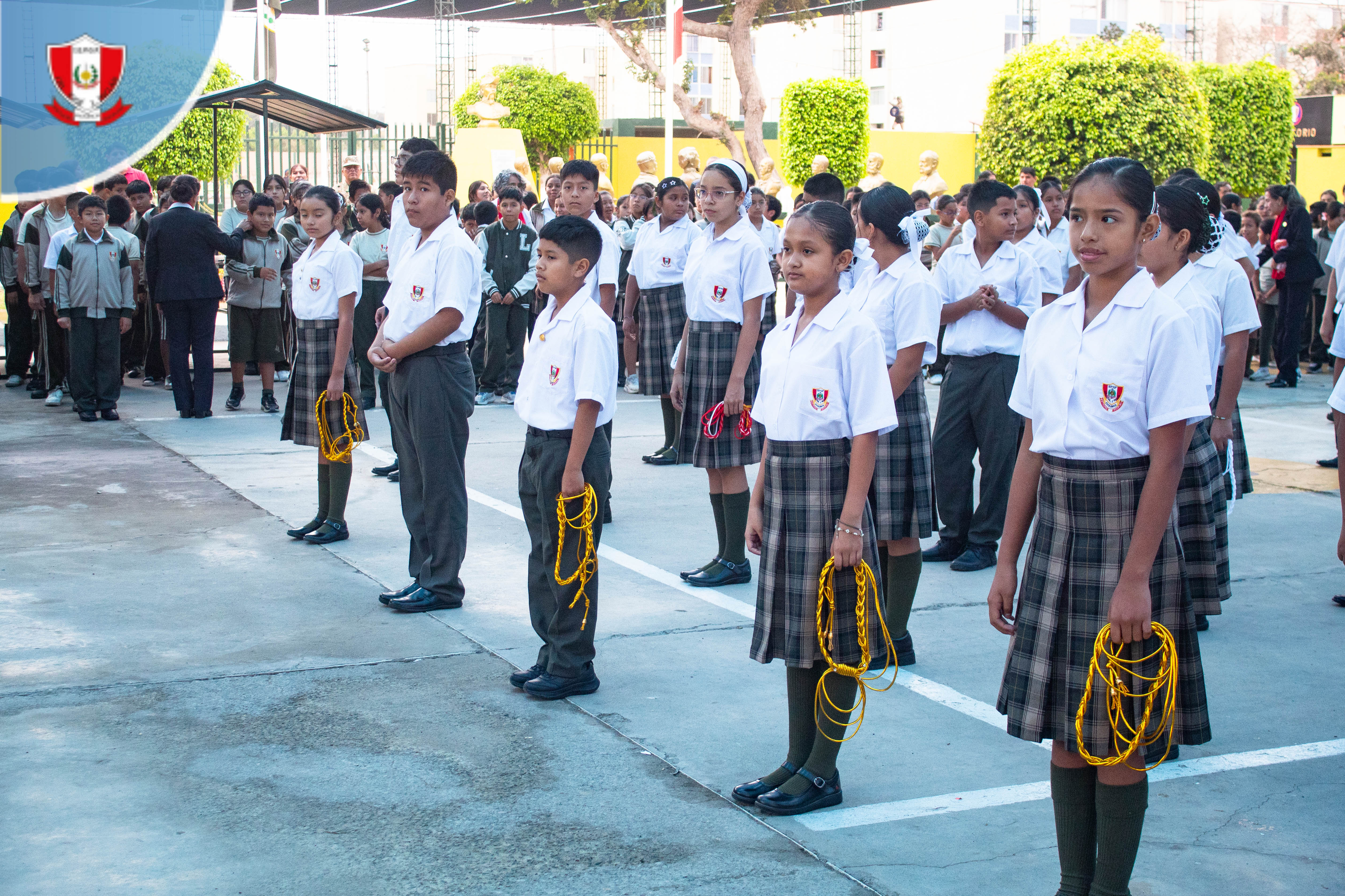 CEREMONIA DE JURAMENTACIÓN E IMPOSICIÓN DE CORDONES A ESCOLTA, ESTADO MAYOR Y BRIGADAS ESCOLARES