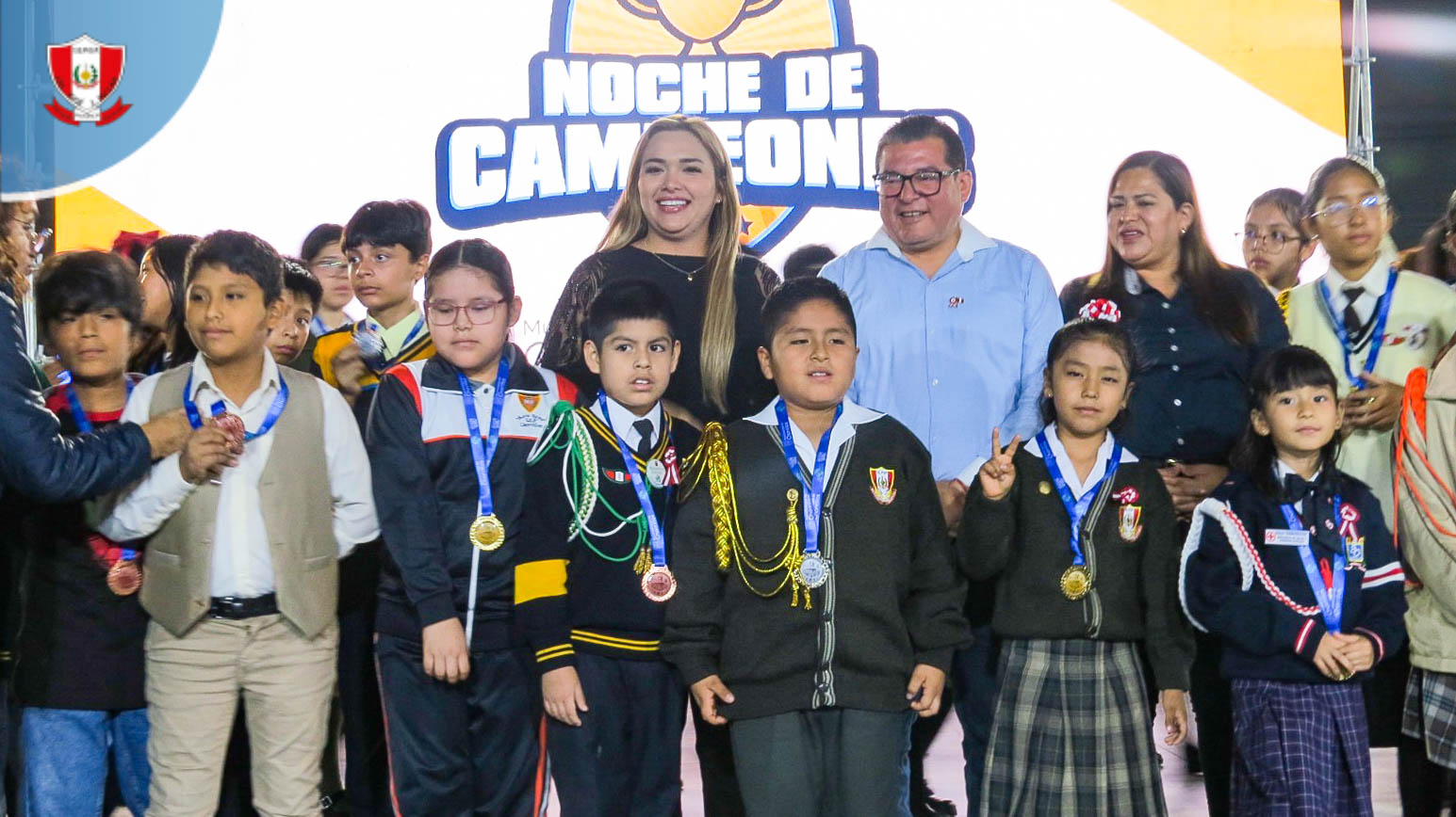 ESTUDIANTES INCLANINOS FUERON RECONOCIDOS EN LA “NOCHE DE CAMPEONES”