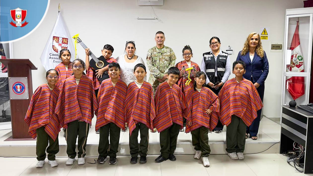 ESTUDIANTES DE 4.° GRADO RECIBEN RECONOCIMIENTO POR OBTENER EL PRIMER PUESTO EN CONCURSO DE CORO